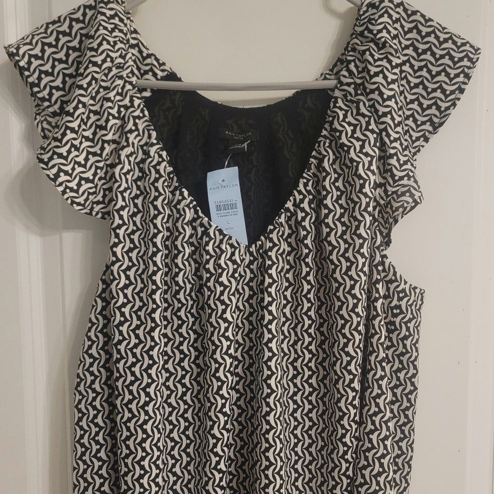 NWT Ann Taylor patterned, V-neck, summer blouse size Petite Lg.